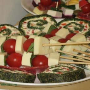 Ruladă de spanac cu brânză și ardei