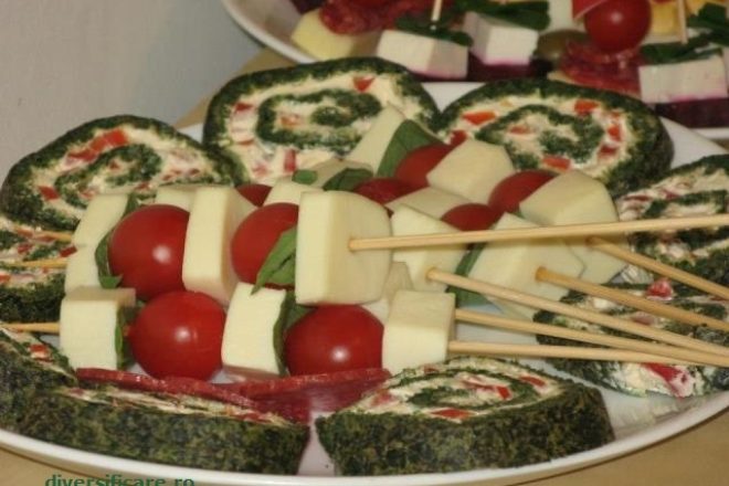 ruladă de spanac cu brânză și ardei