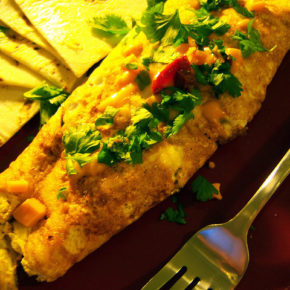 omletă umplută cu salată de crudităţi