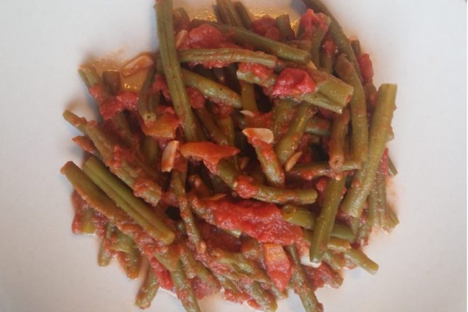 Păstăi cu sos de roșii