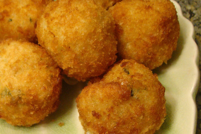 chifteluțe de orez și ton